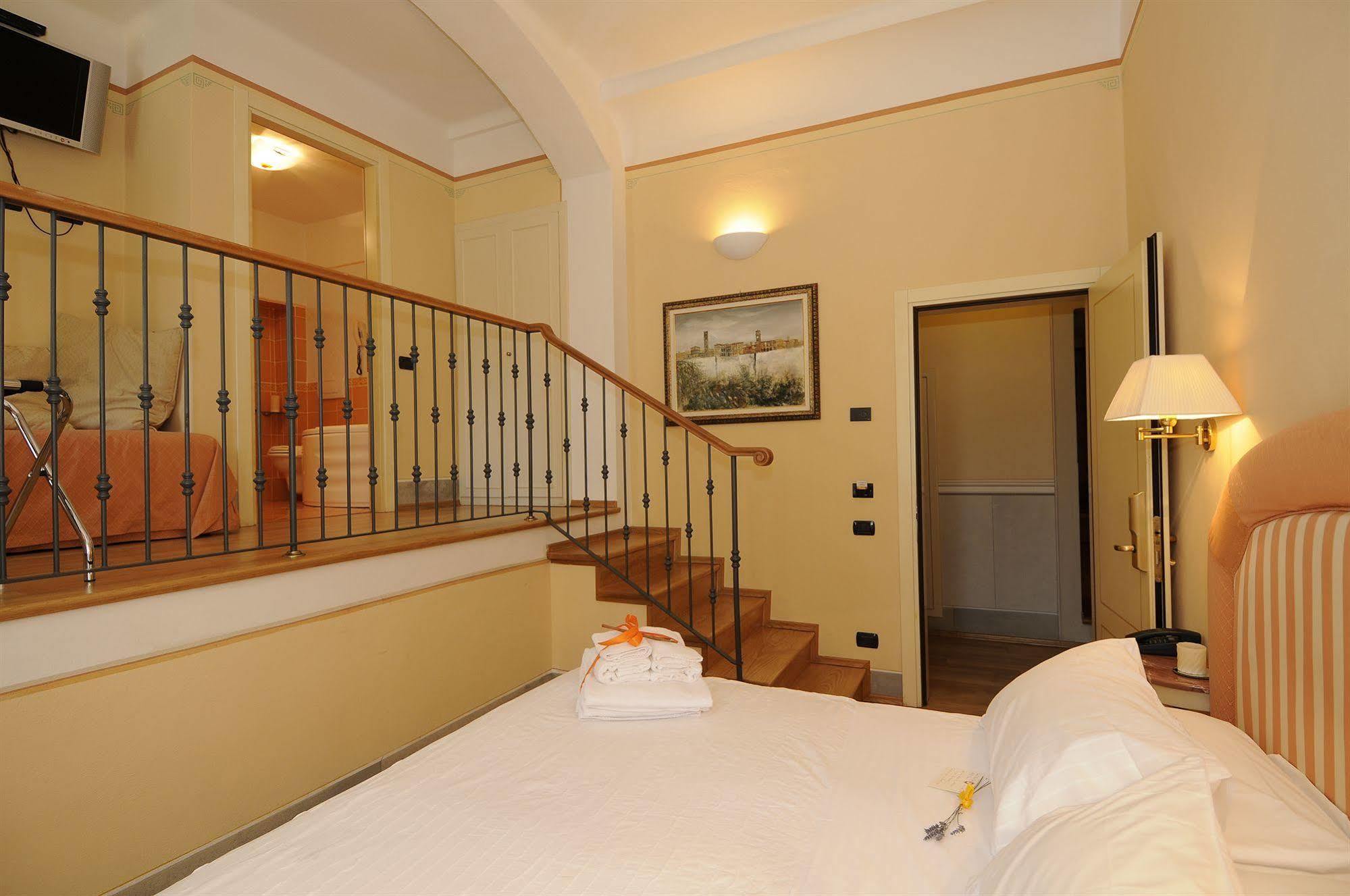 A Palazzo Busdraghi Residenza D'Epoca Bed & Breakfast Lucca Ngoại thất bức ảnh